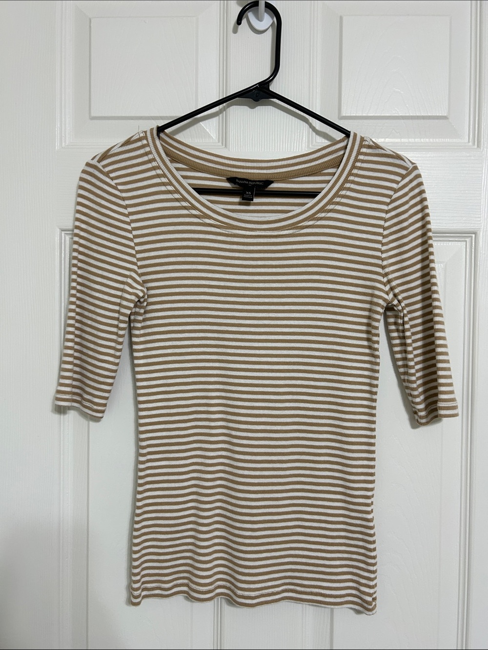 96% COTTON Banana Republic Beige and White Striped Scoop Neck Short Sleeve Top